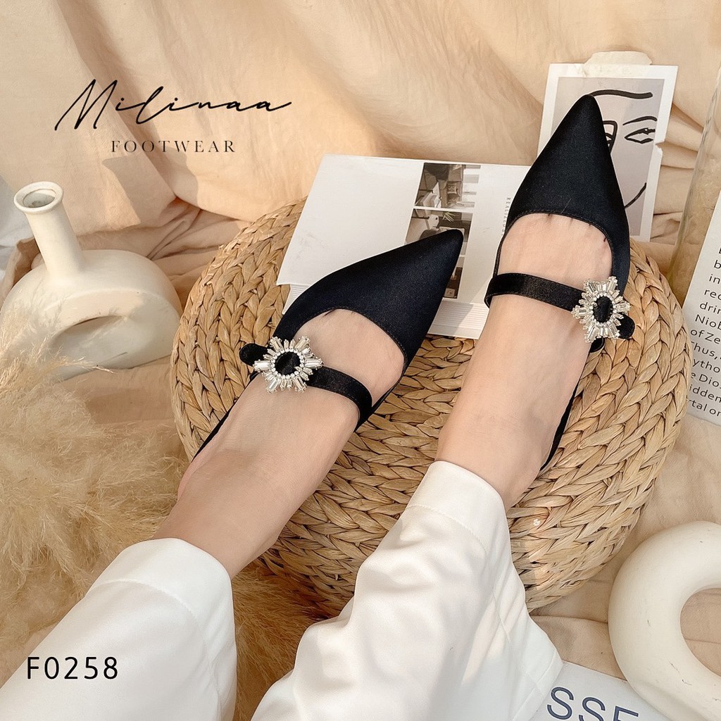 SỤC SATIN MỘT QUAI NGANG ĐÍNH HOA ĐÁ F0258