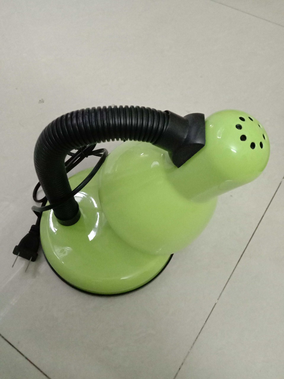 Đèn bàn học sinh có bóng led đi kèm