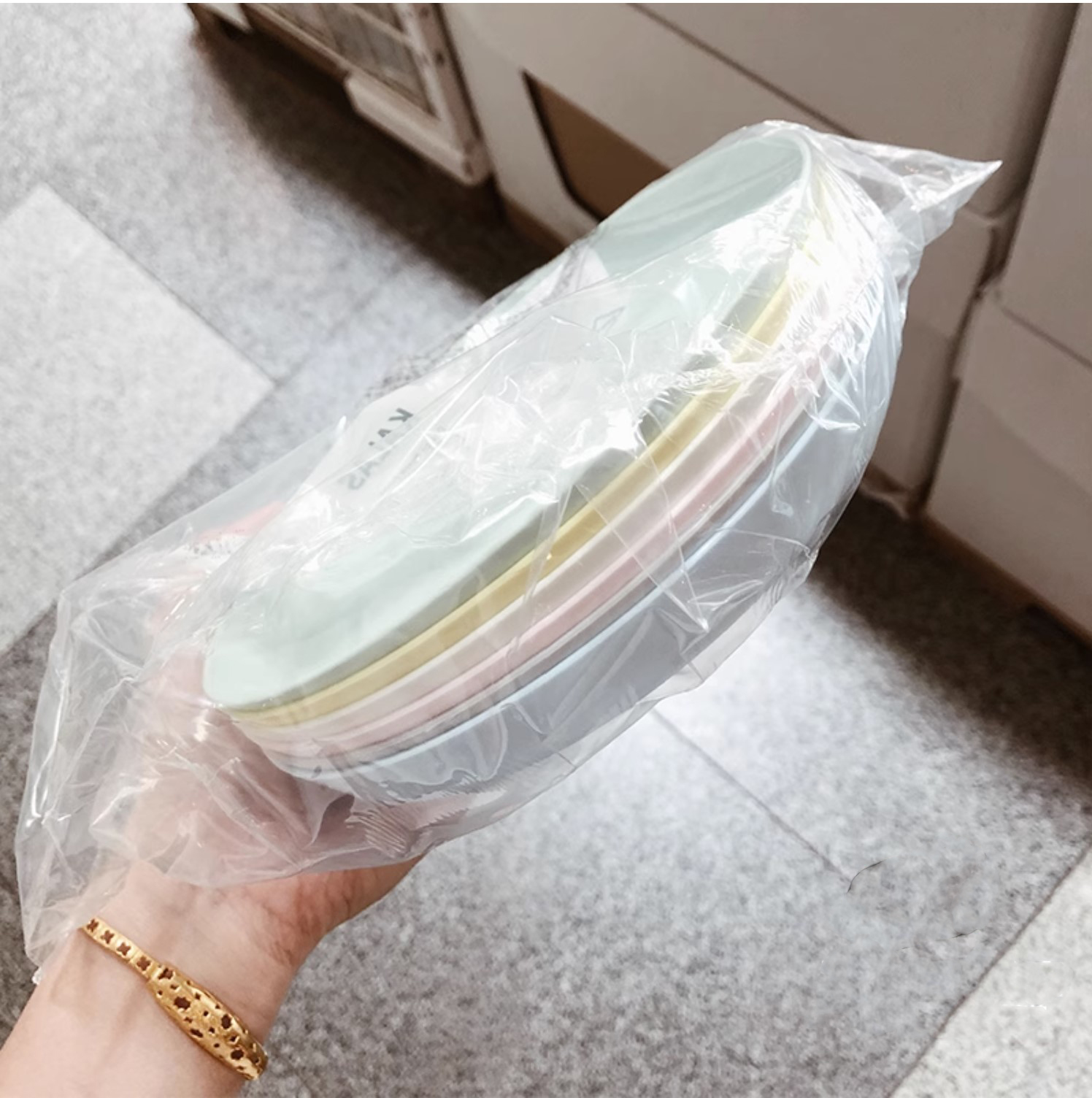 Bộ 6 đĩa nhựa ăn cho bé Kalas IKEA, thiết kế chống đổ, phù hợp cho trẻ sơ sinh và trẻ nhỏ.