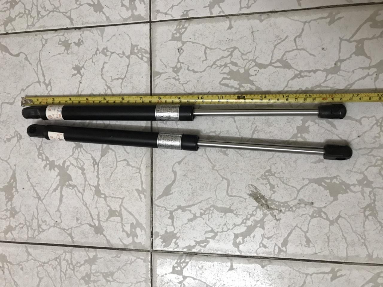 Ty chống cốp sau Suzuki Ertiga