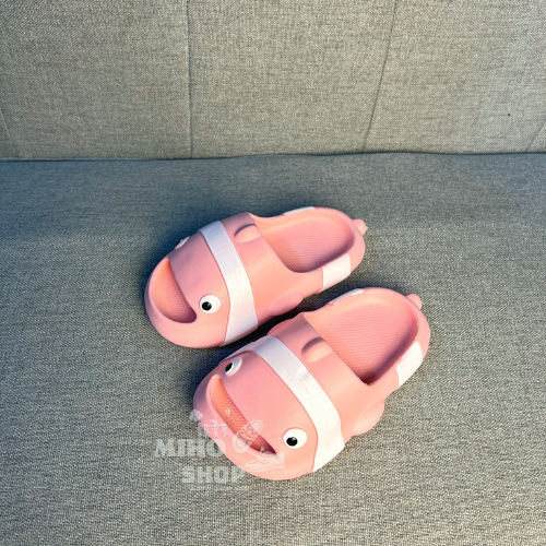 Mẹ và bé dép quai ngang bánh mì cá hề cực đẹp