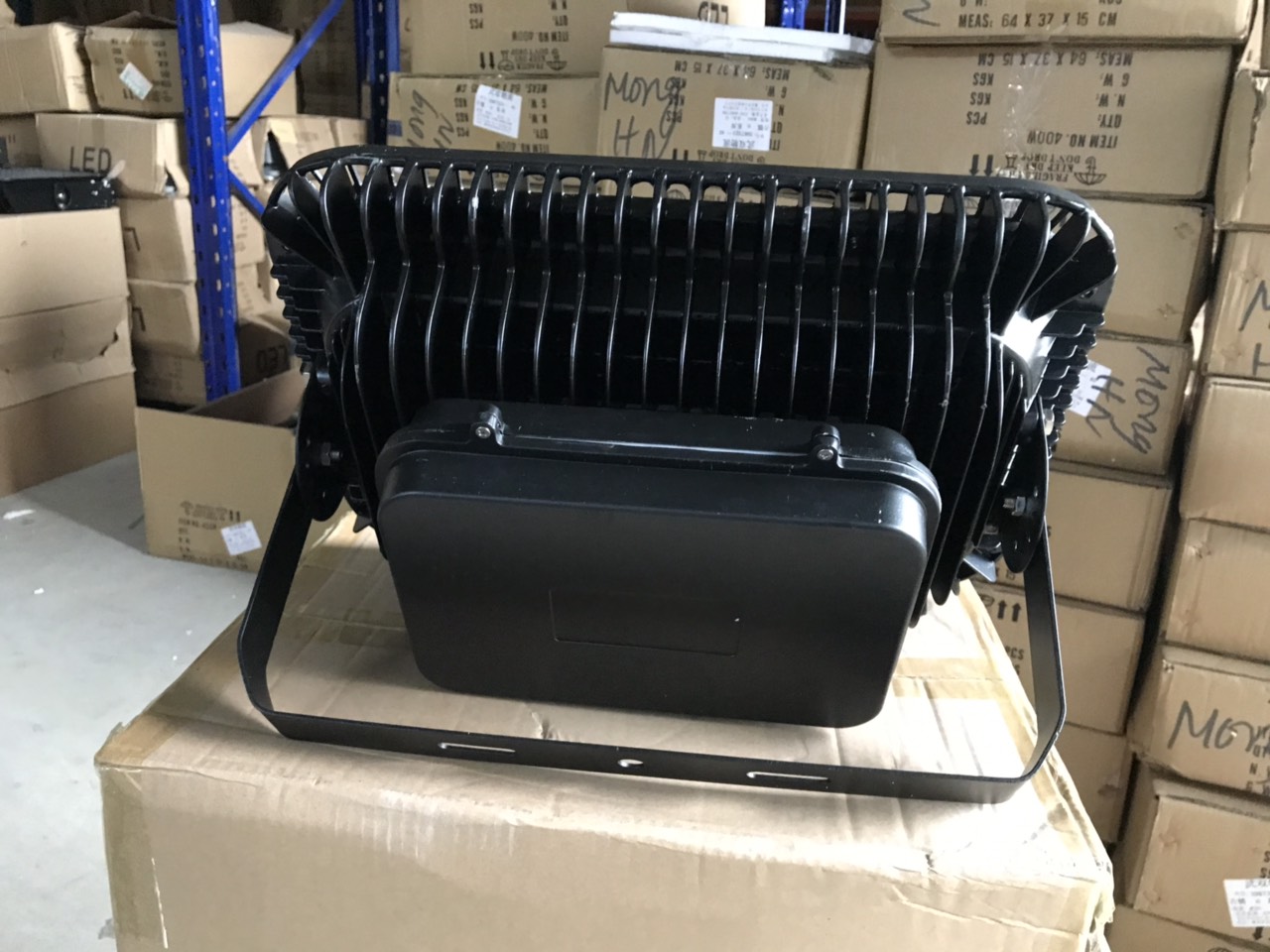 Đèn pha LED 150W chip COB có thấu kính chiếu xa