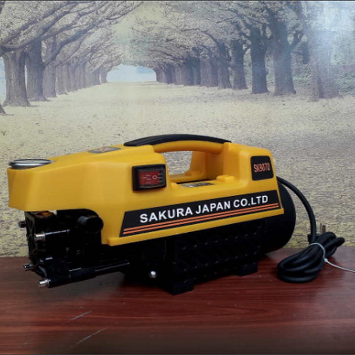 máy rửa xe Sakura