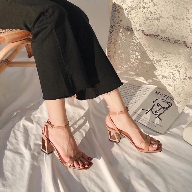 Sandal cao gót 7 phân đế vuông da bóng mới
