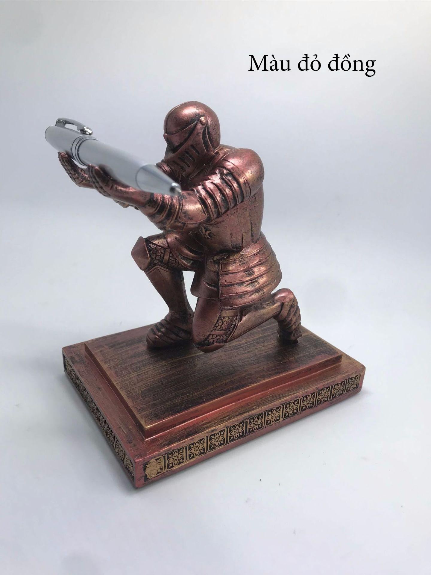 Chặn giấy để bàn làm việc kiêm giá đỡ bút hiệp sĩ Knight pen holder