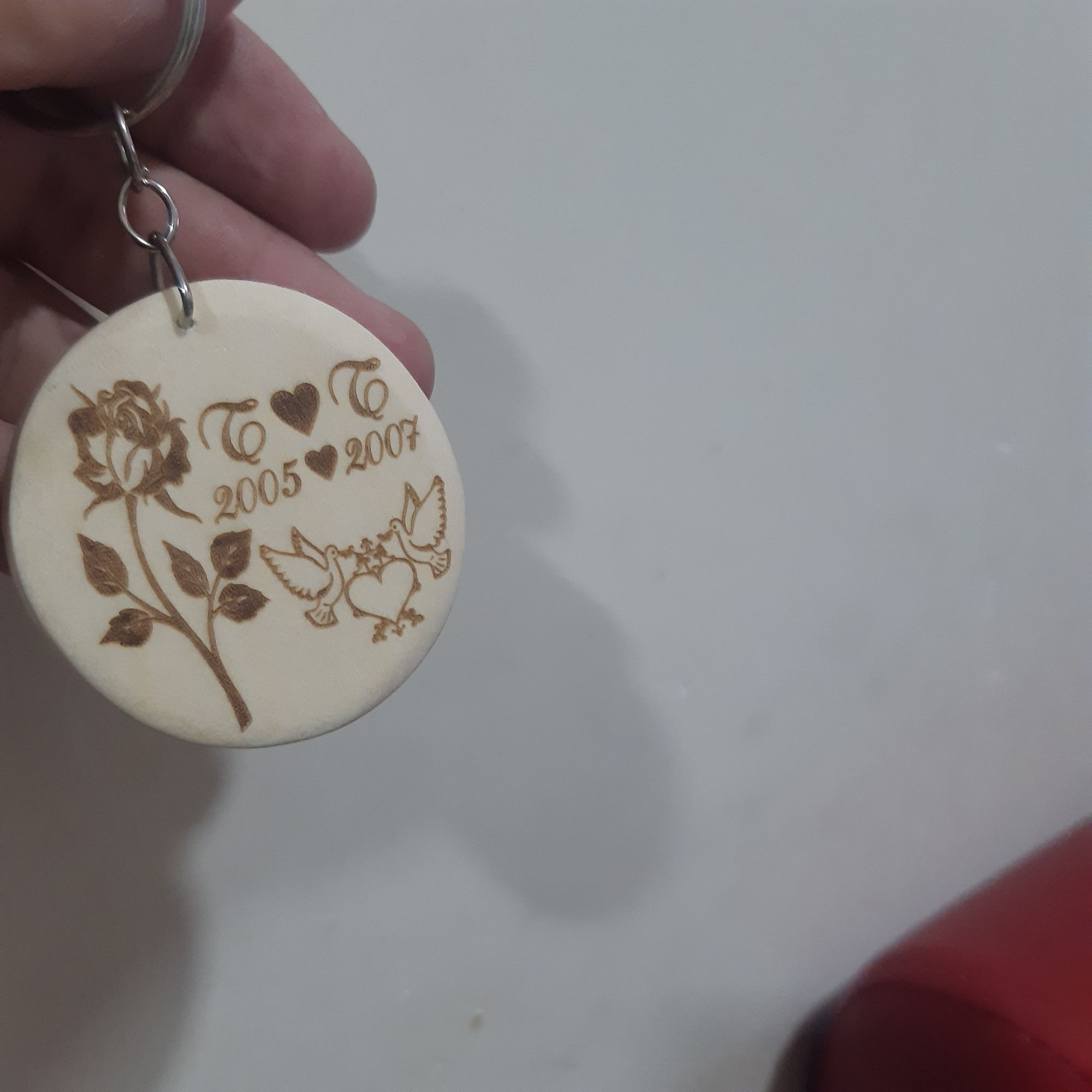 Móc Khóa Gỗ Tròn Khắc Hình BYL