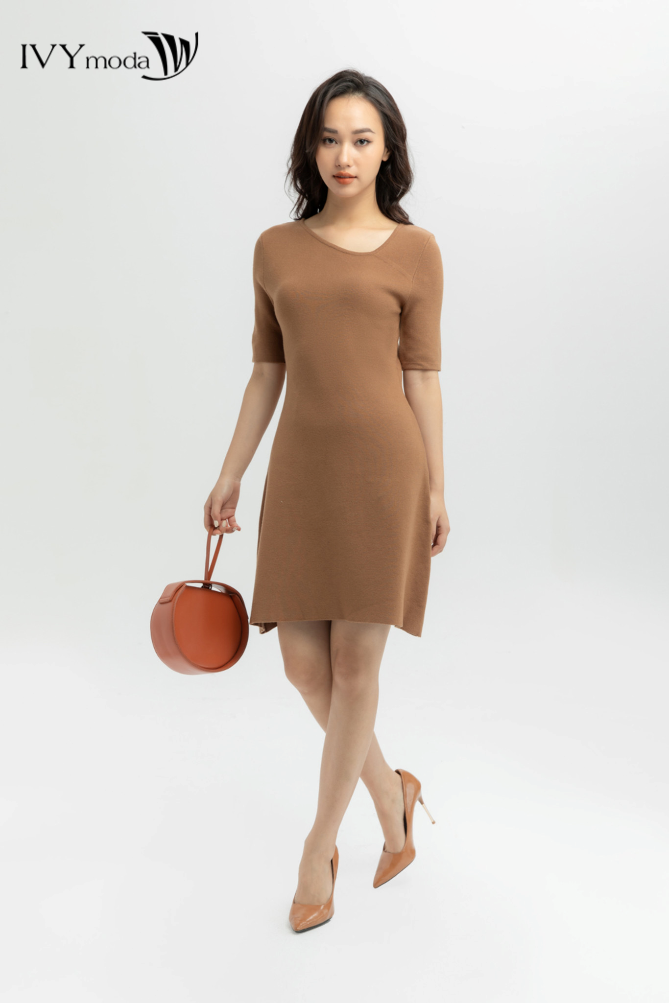 Đầm len chữ A cổ lệch IVY moda MS 42B7994
