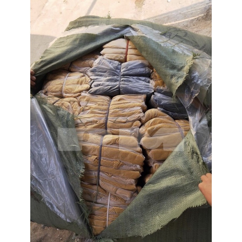Áo nỉ kẻ cổ lọ tay bom