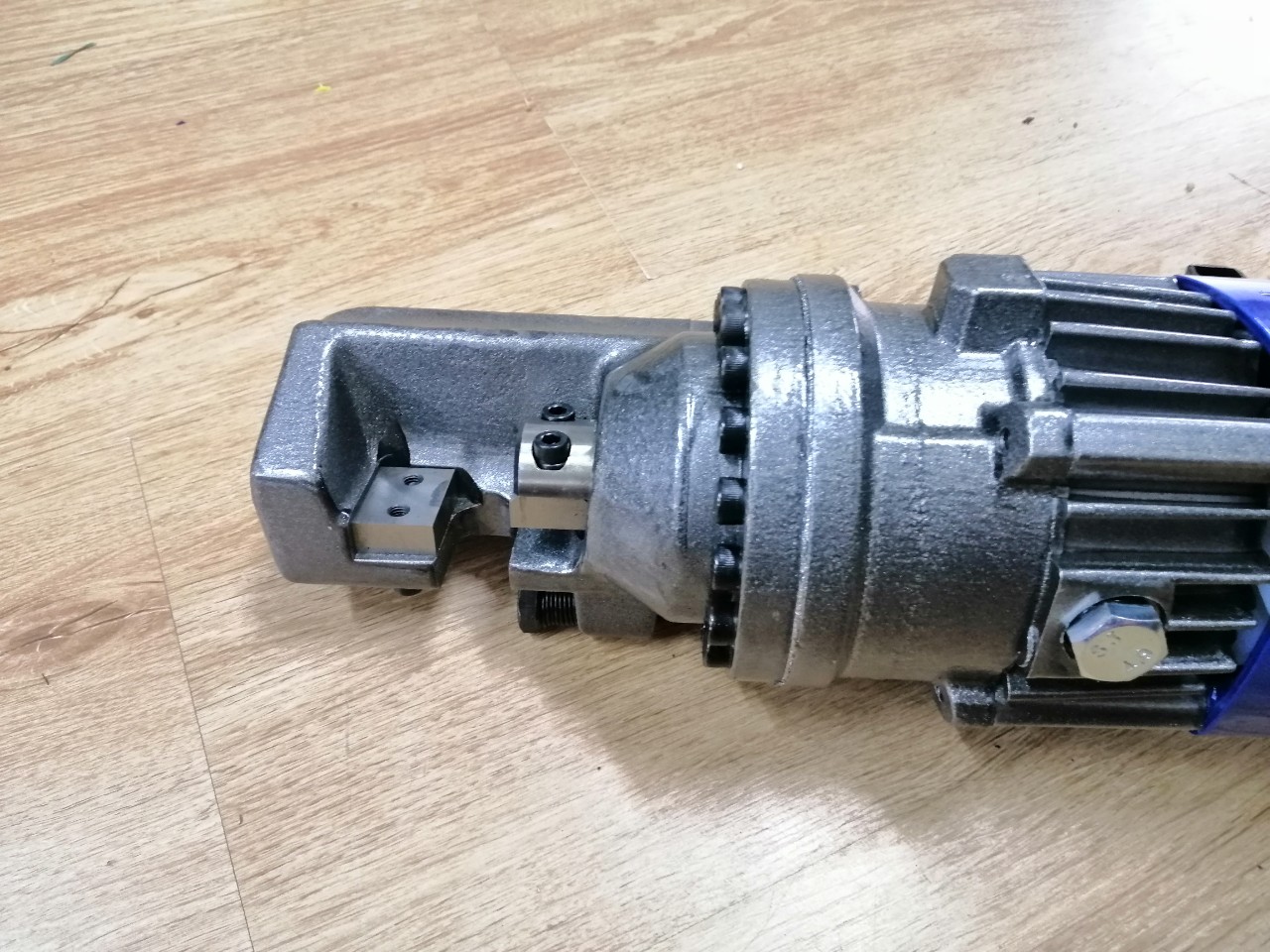 Máy cắt sắt thủy lực RC16- Máy cắt sắt thủy lực - RC16
