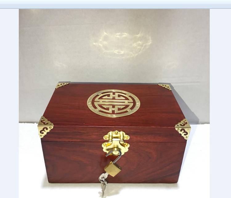 HỘP ĐỰNG TRANG SỨC, ĐỒ TRANG ĐIỂM GỖ HƯƠNG MẶT CHỮ THỌ VÀNG SIZE 19 - KÈM KHÓA MINI ẢNH THẬT