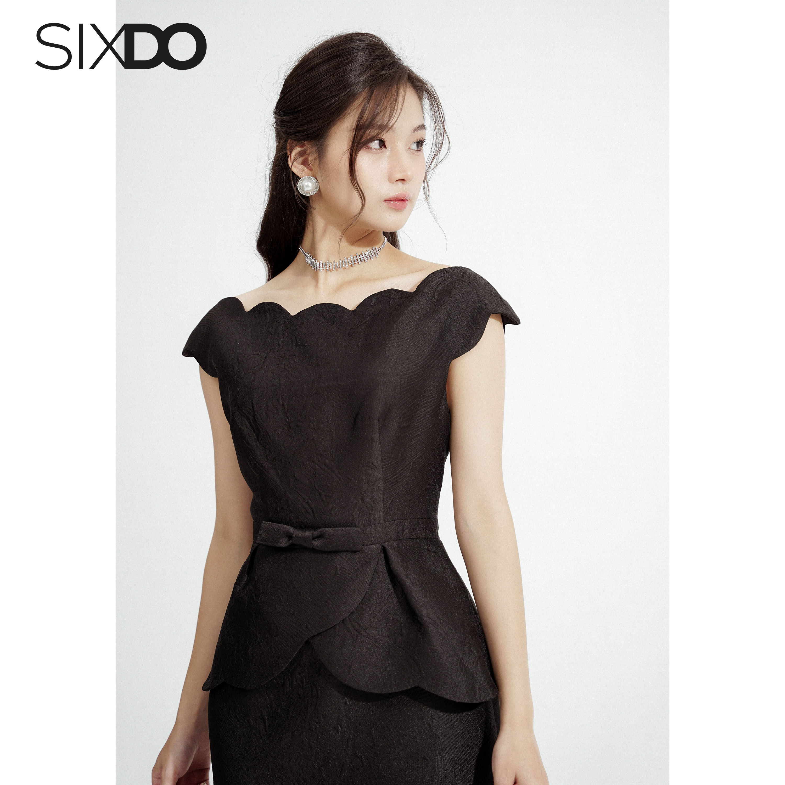 Đầm gấm cổ sò phối nơ eo thời trang SIXDO (Scalloped Neck Midi Brocade Dress)