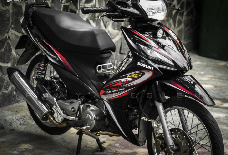 Tem axelo suzuki 125 đỏ đen caro tặng logo
