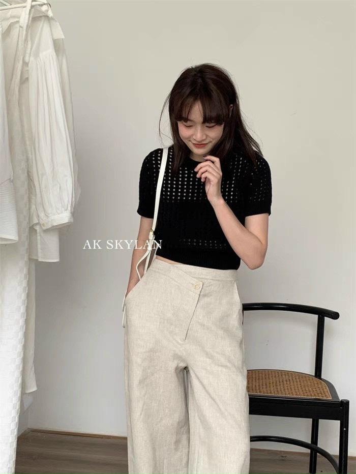 Áo len lưới lỗ cổ tròn croptop
