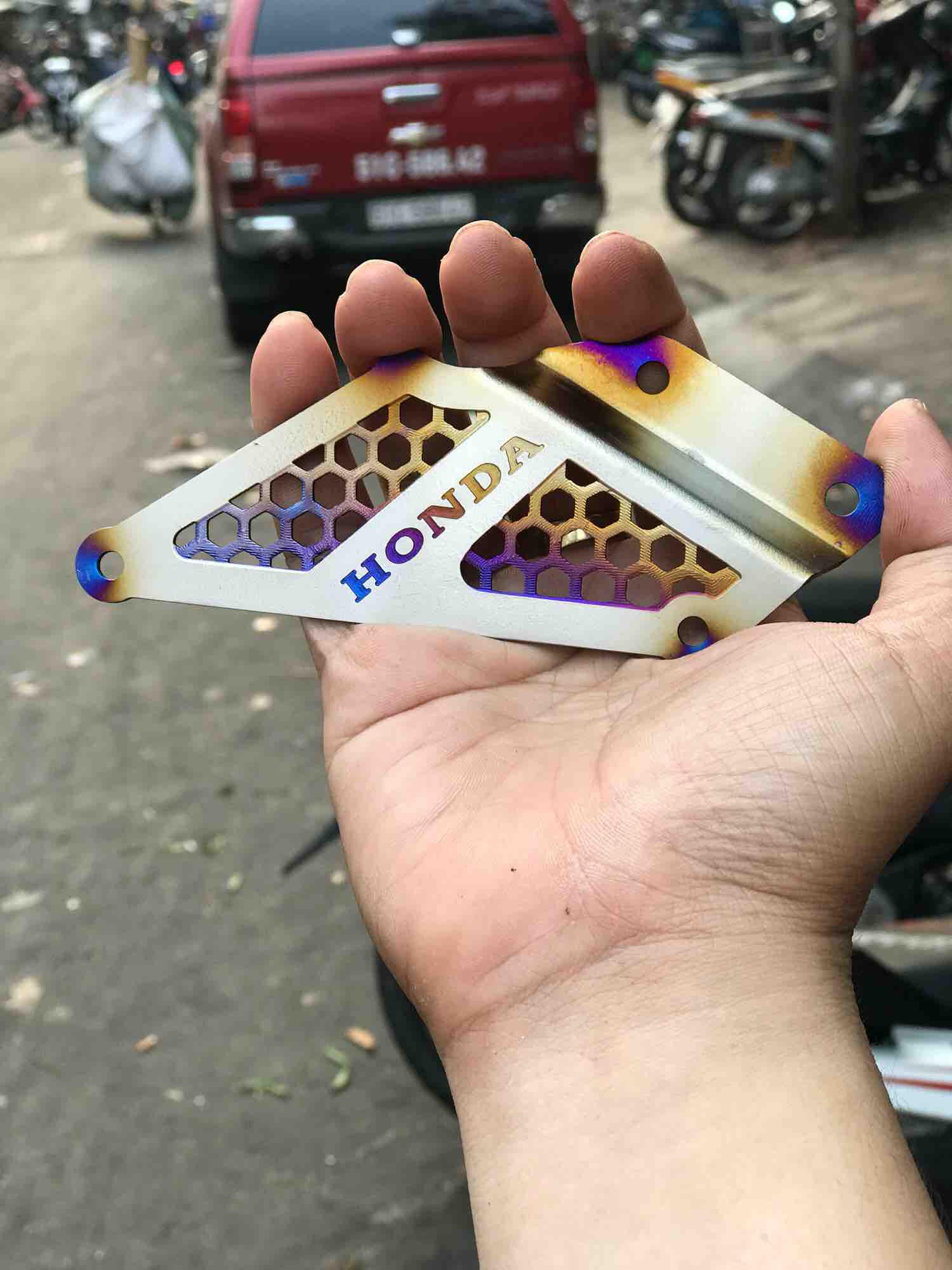 Che ben titan Winner 150 và Sonic kiểu tổ ông.