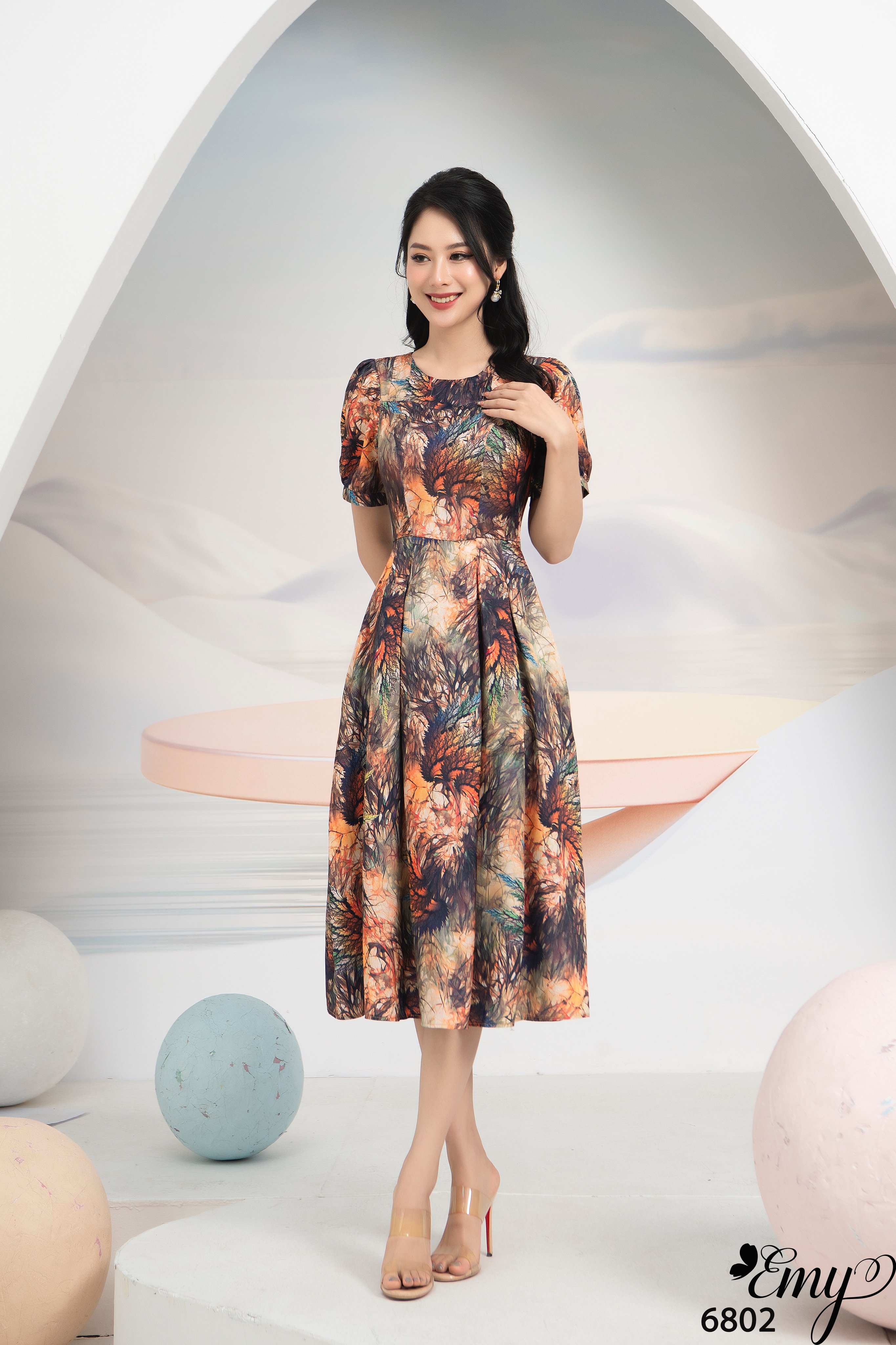 Đầm EMY EM6802 Xoè Cổ Tròn Cách Điệu