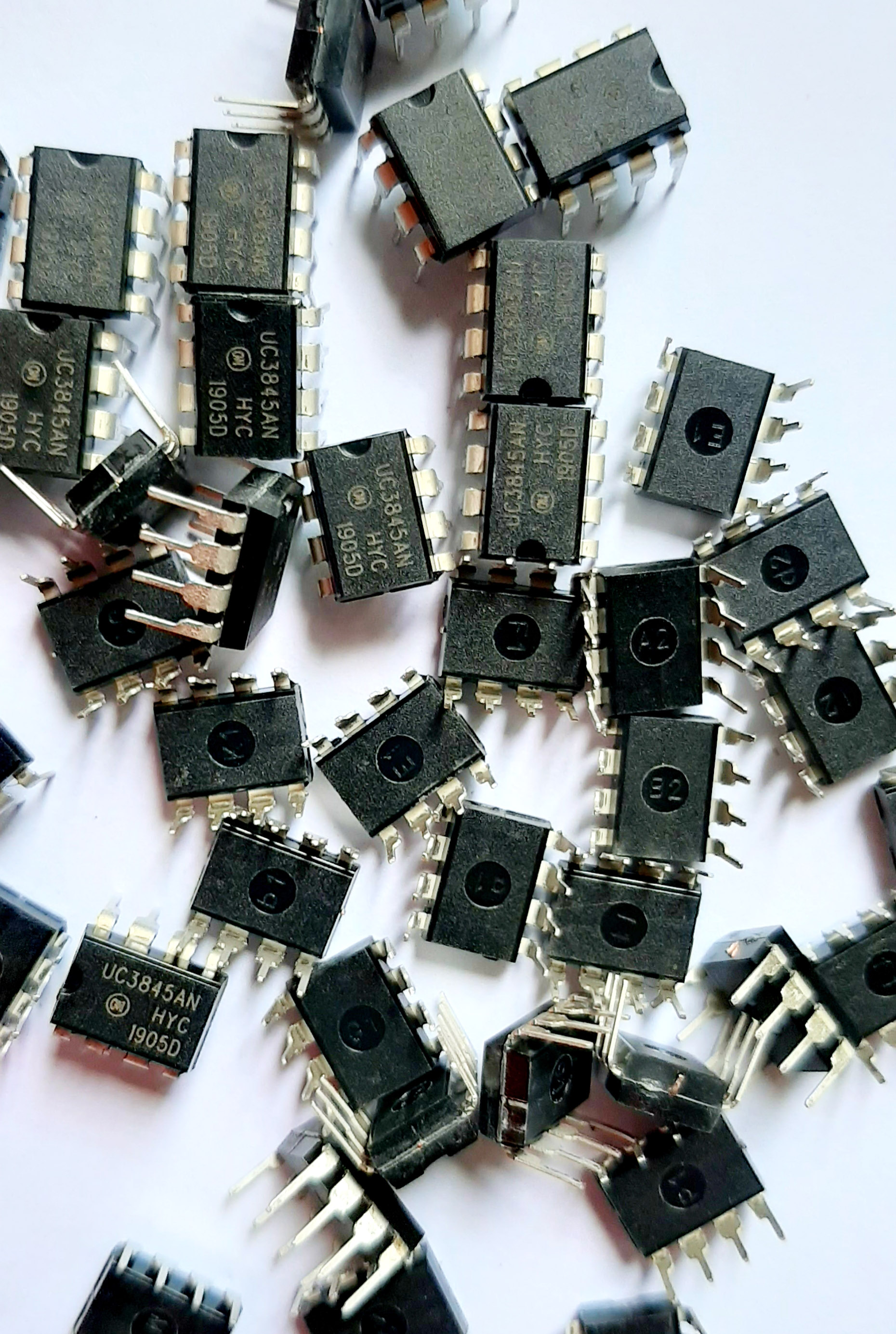 5 CON  IC UC3845 UC3845N UC3845AN SOP-8 CHÂN DÁN MỚI