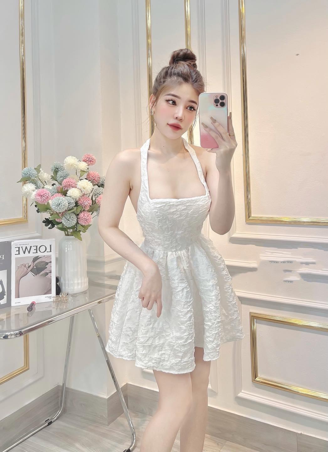 Đầm gấm cổ yếm cột nơ dự tiệc siêu sang