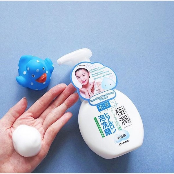 Sữa rửa mặt HADALABO dạng bọt Nhật Bản (màu trắng)