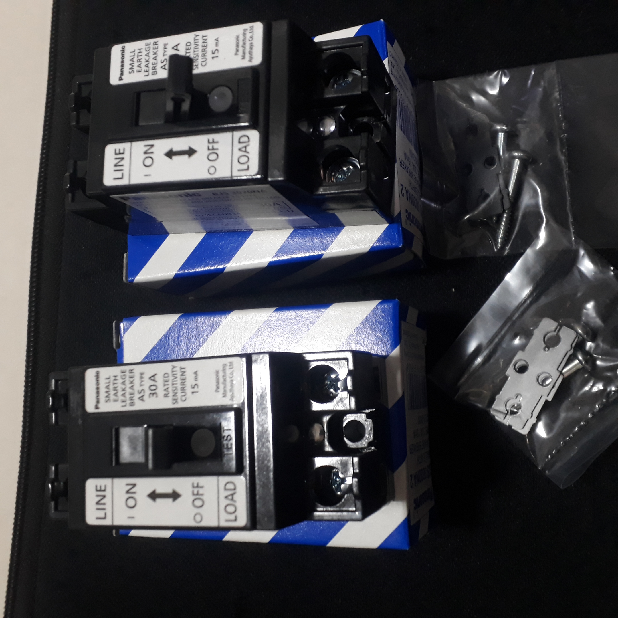 CB CỐC CHỐNG GIẬT MINI  30A PANASONIC