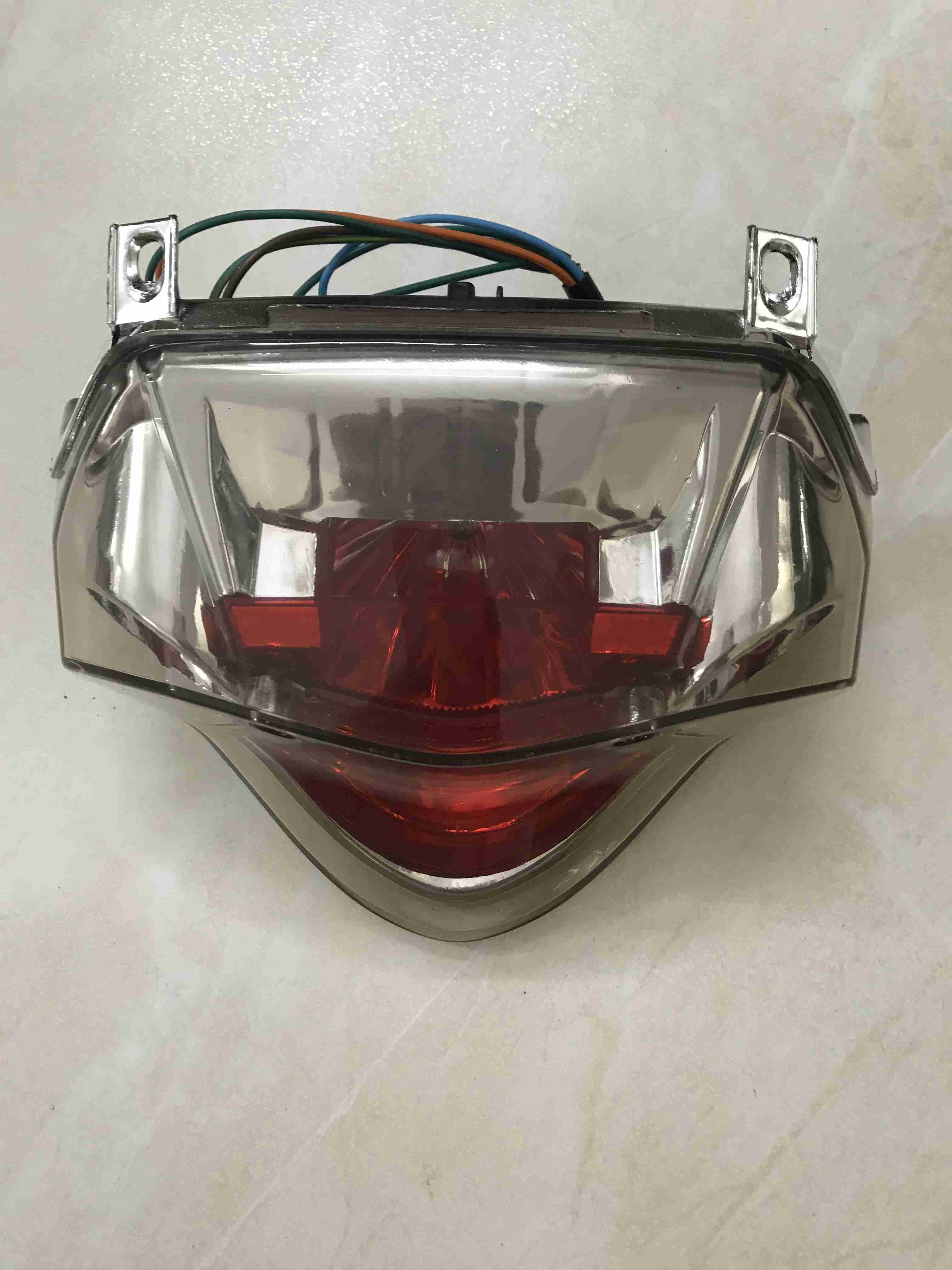 [HCM]Đèn hậu Sirius R + đuôi bóng (  loại tốt không bị mờ và ố vàng )