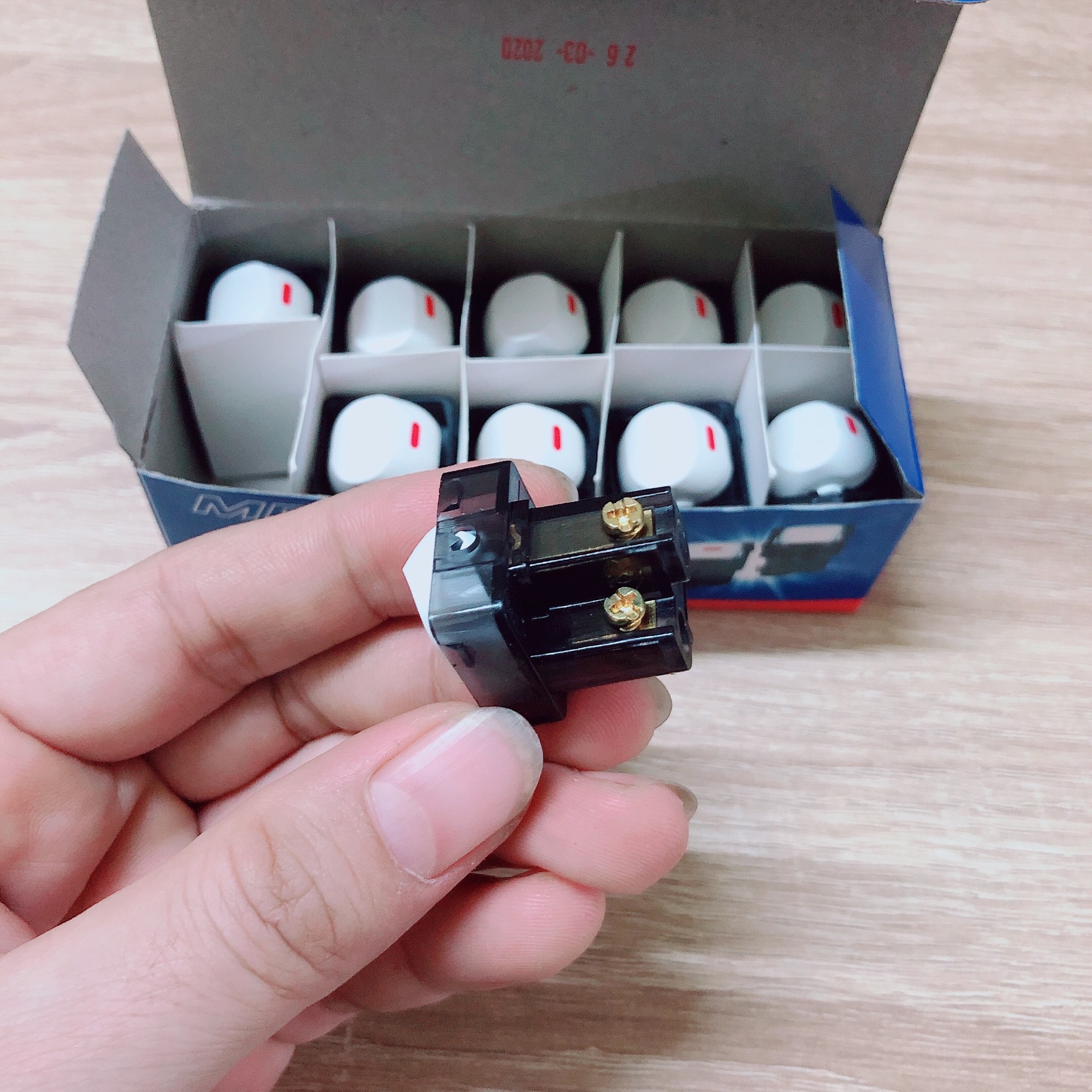 [HCM]Combo 10 hạt công tắc 1 chiều MPE