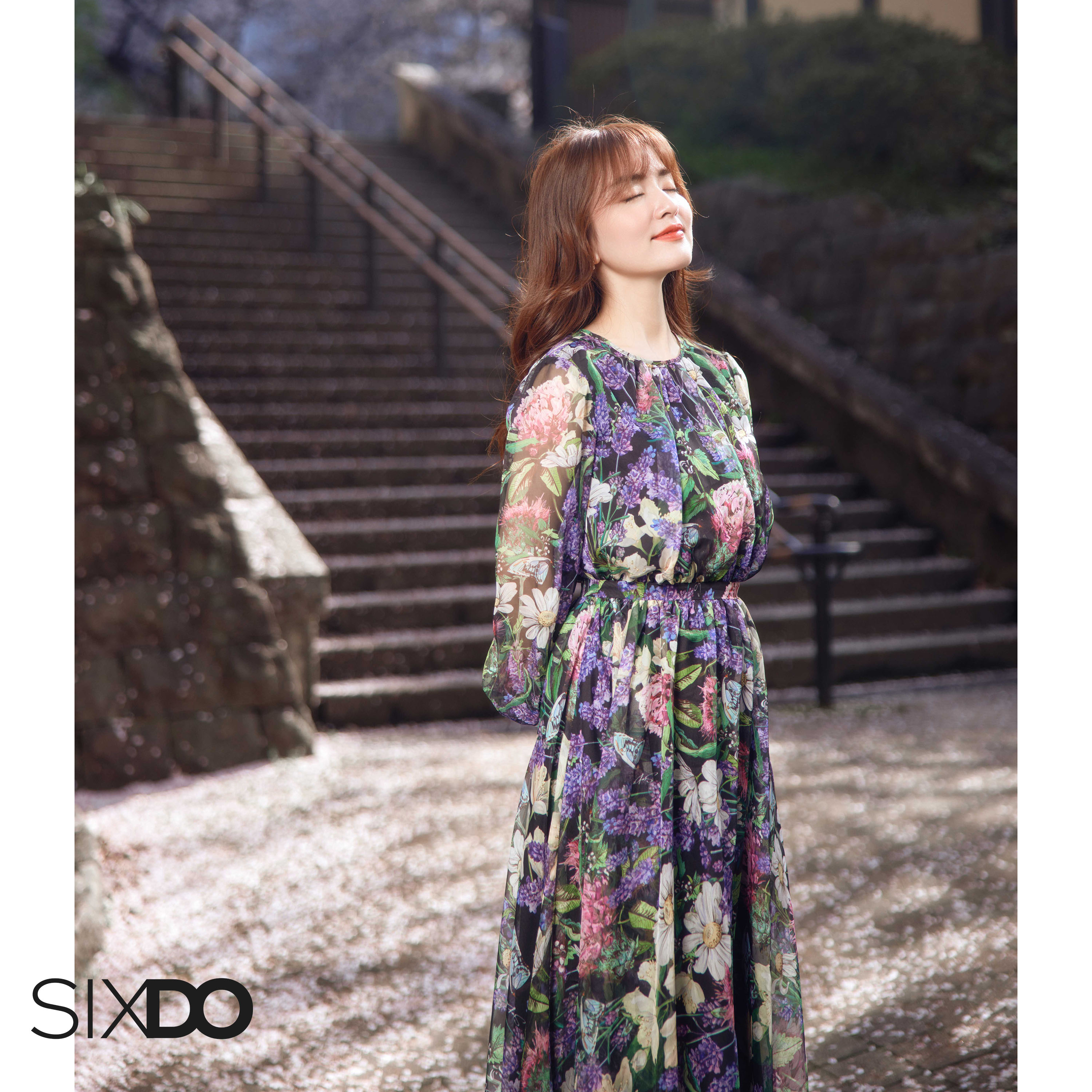 Đầm maxi voan hoa cổ tròn SIXDO (Black Floral Bishop Sleeves Maxi Voile Dress)