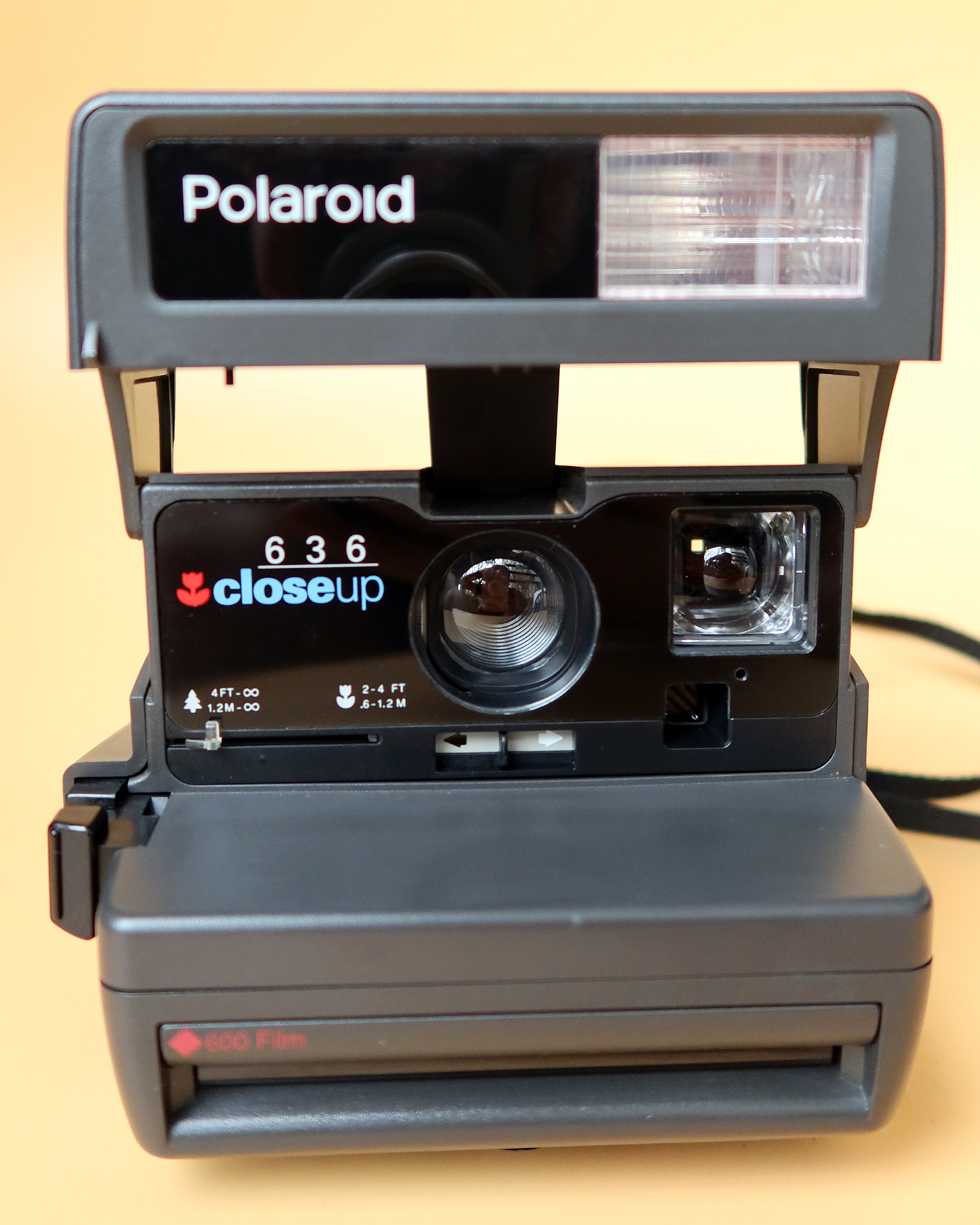 Máy ảnh chụp lấy ngay Polaroid Close Up dùng film Polaroid 600