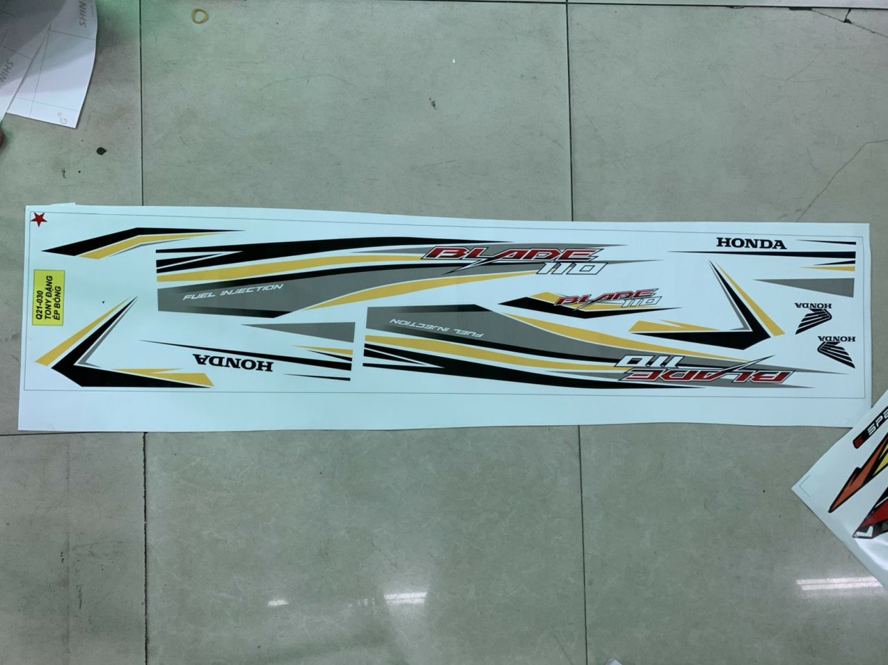 [HCM]Tem xe blade  tem rời 3 lớp vip dán xe trắng