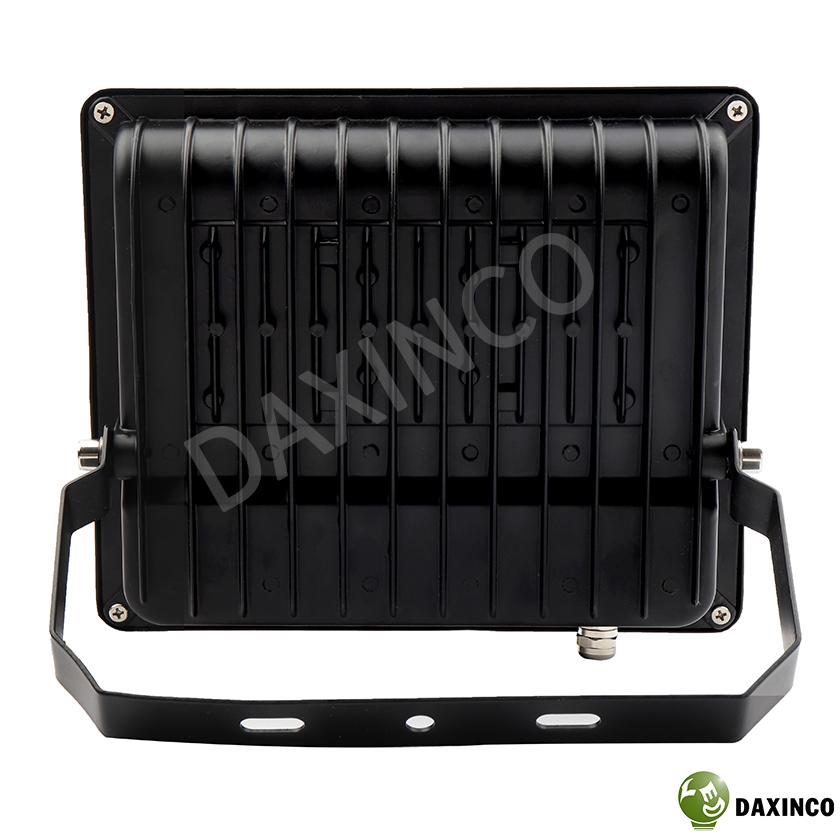 Đèn pha led 150W SMD Daxinco cho sân bóng đá