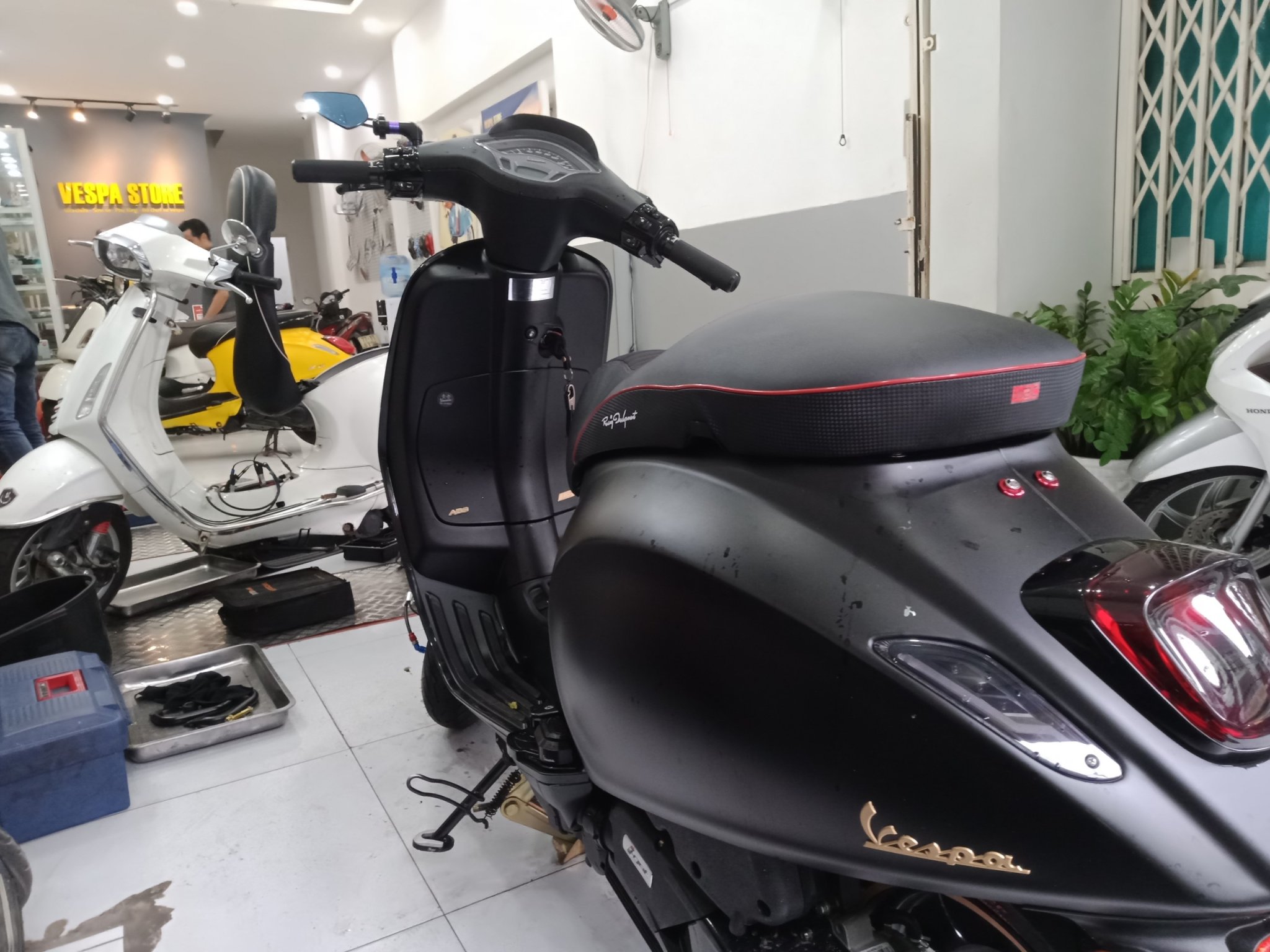 KÍNH CHIẾU HẬU XE VESPA