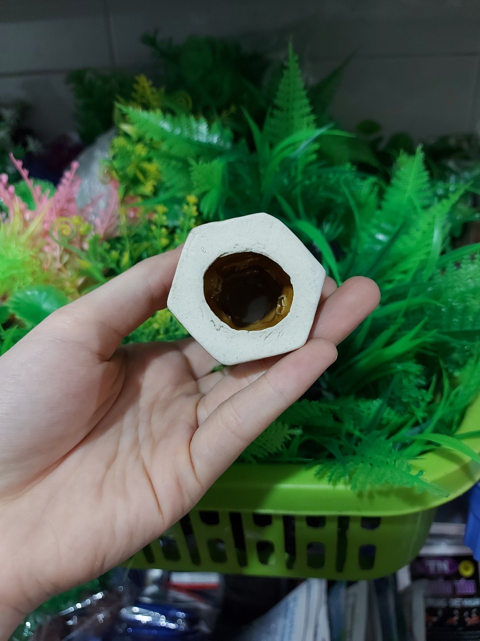 Phụ kiện trang trí bể cá: tháp bé