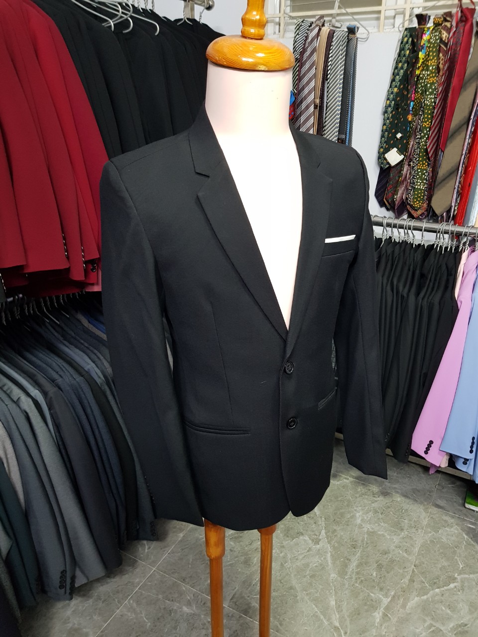 Áo vest nam 2 nút form suông màu đen vải poly mềm mỏng