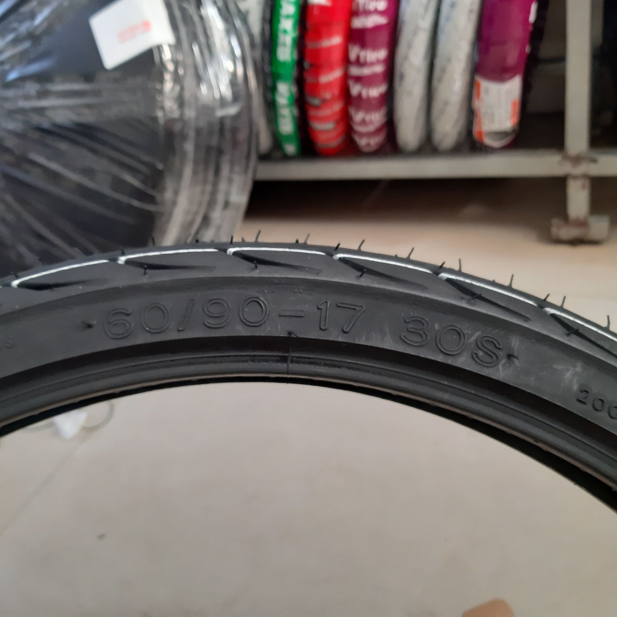vỏ và ruột CRV  70/90/17
