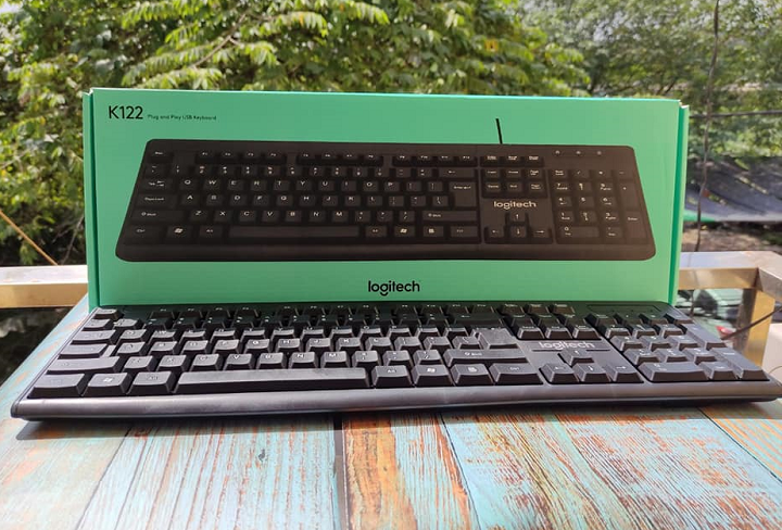Bàn Phím Logitech màu đen đơn giản