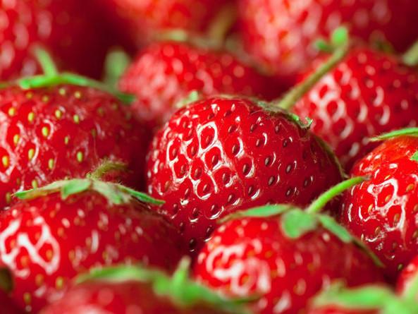 SỮA TẮM TRẮNG STRAWBERRY BODY BATH