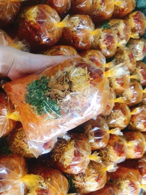 1 bịch bánh tráng trộn