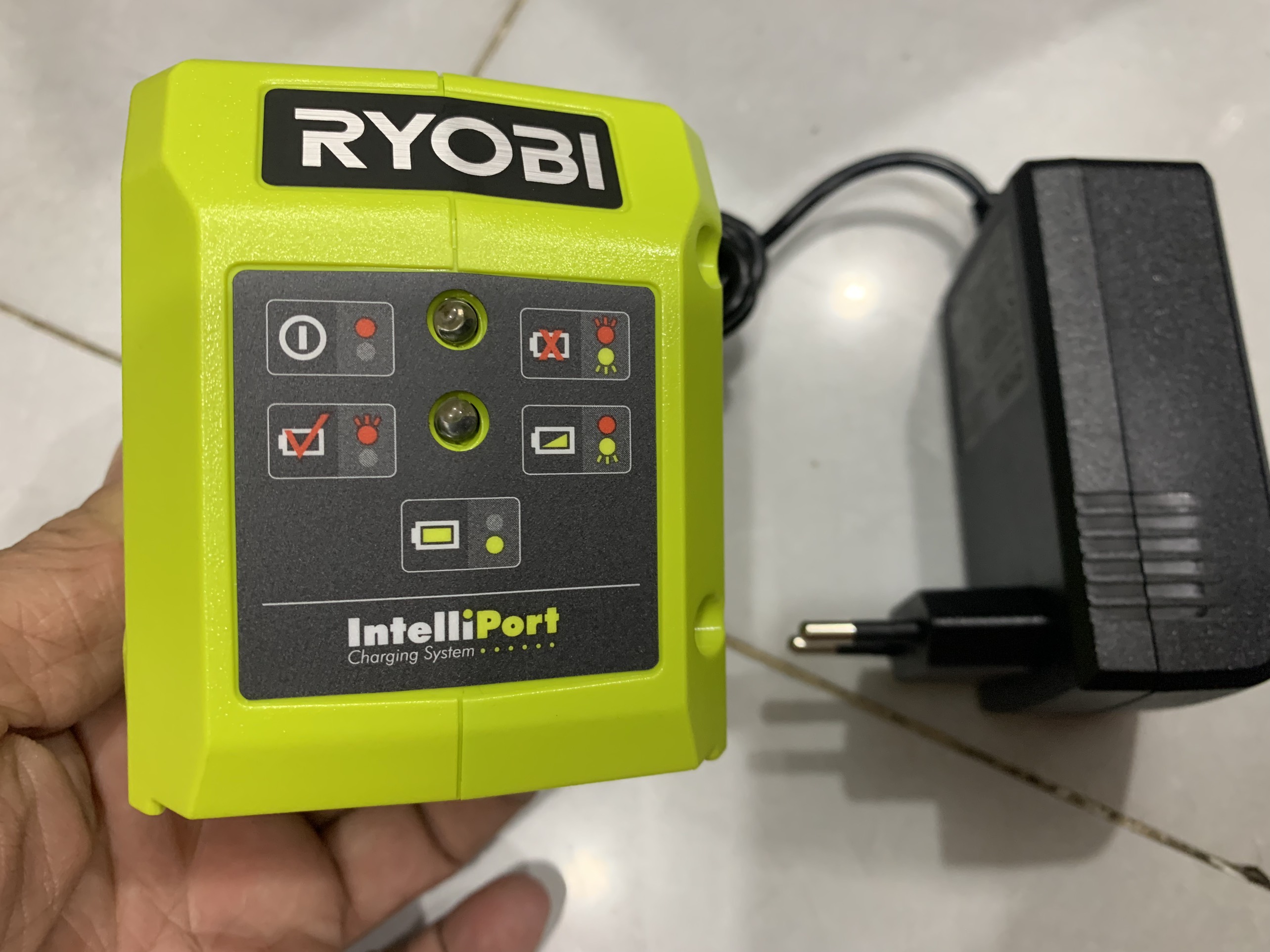 Sạc  RYOBI 220V RC18 18V