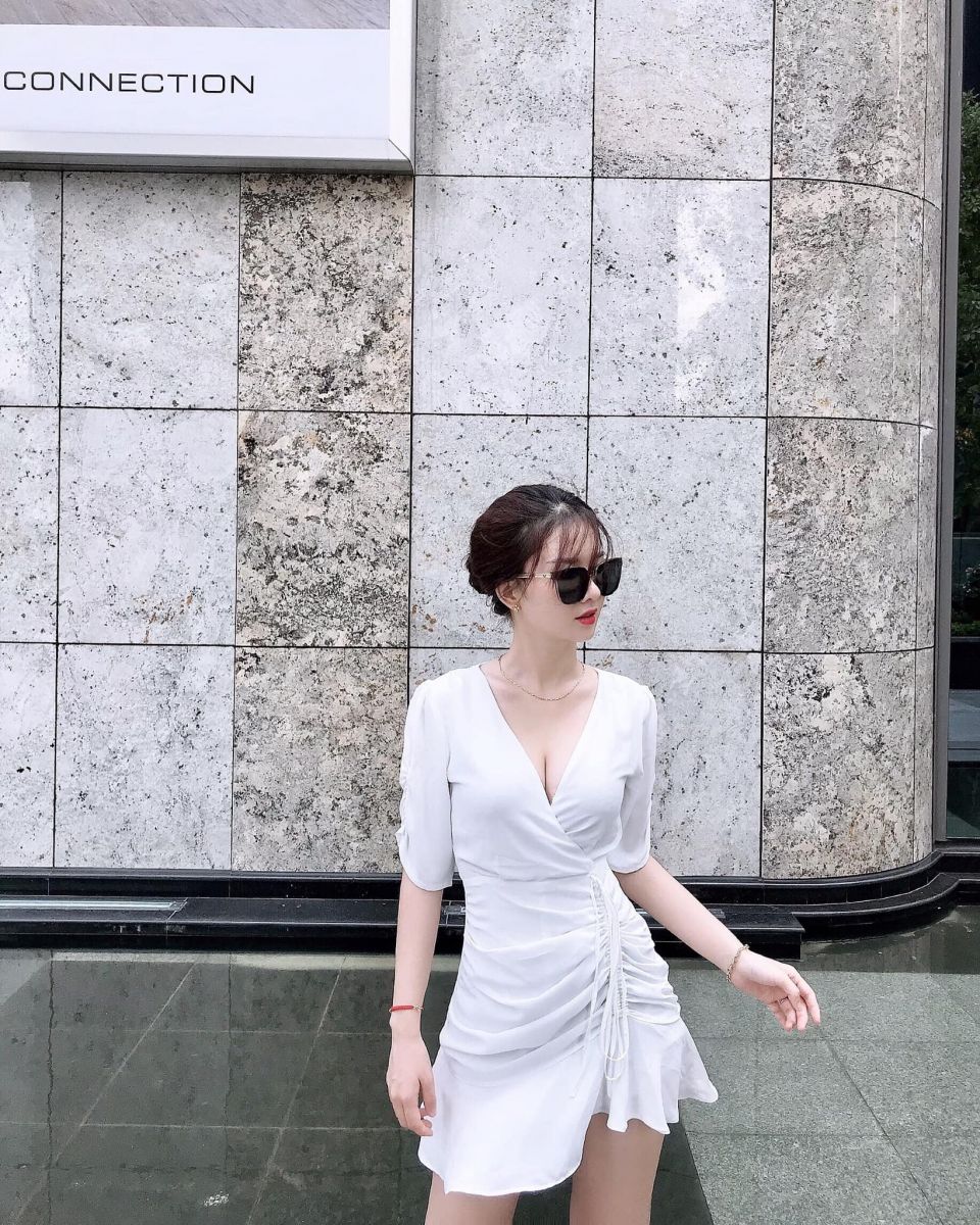 Đầm Thiết Kế Dây Rút Eo Và Tay Mẫu Mới