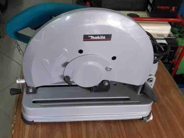 Máy cắt sắt bàn makita 2414NB.