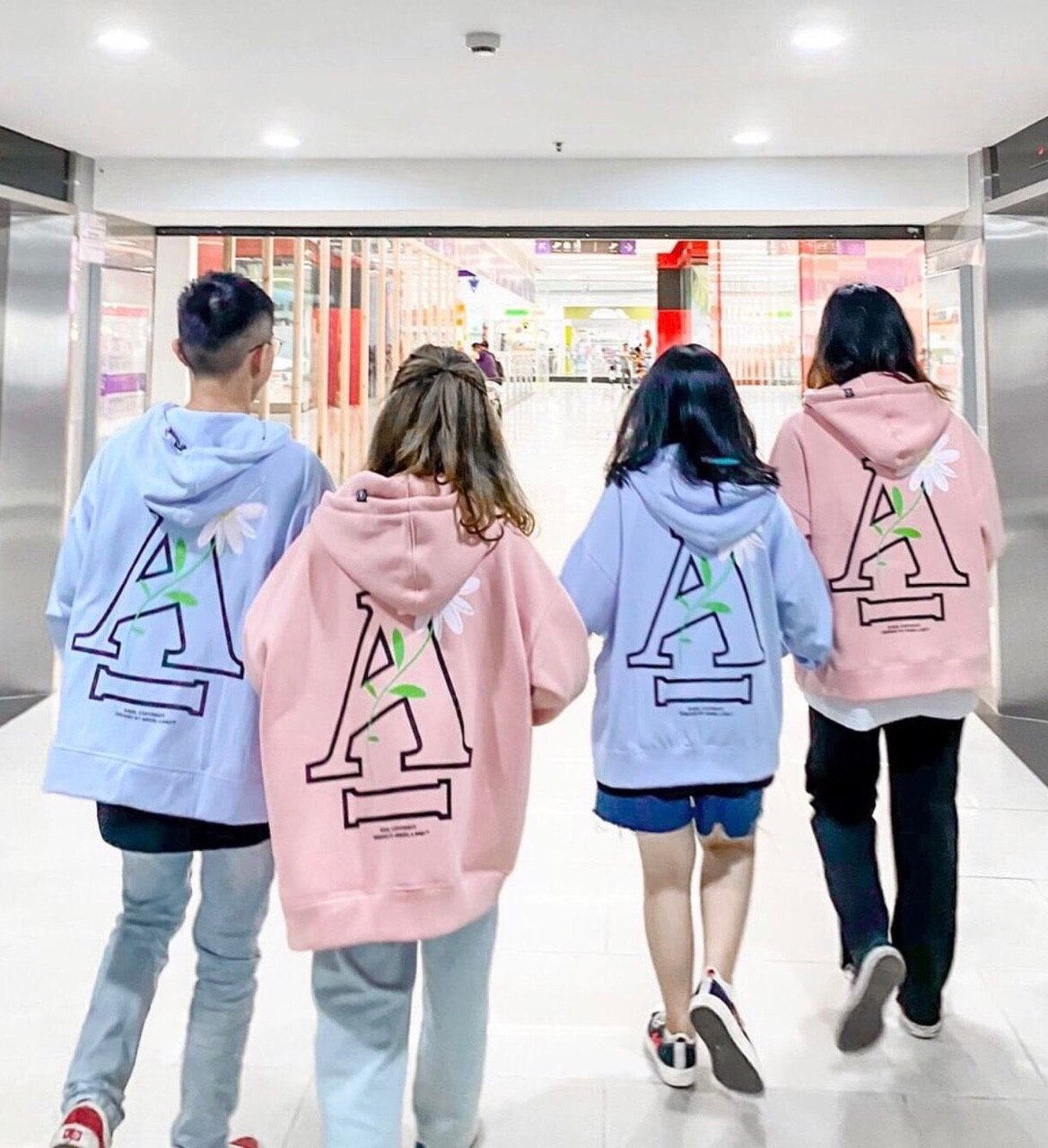 Áo khoác A I hoa cúc 2 màu cho các cặp đôi dễ thương