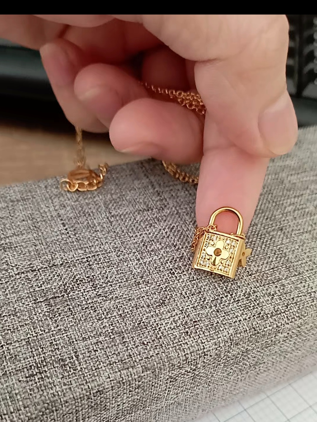 DÂY CHUYỀN TITAN Ổ KHÓA XOÀN