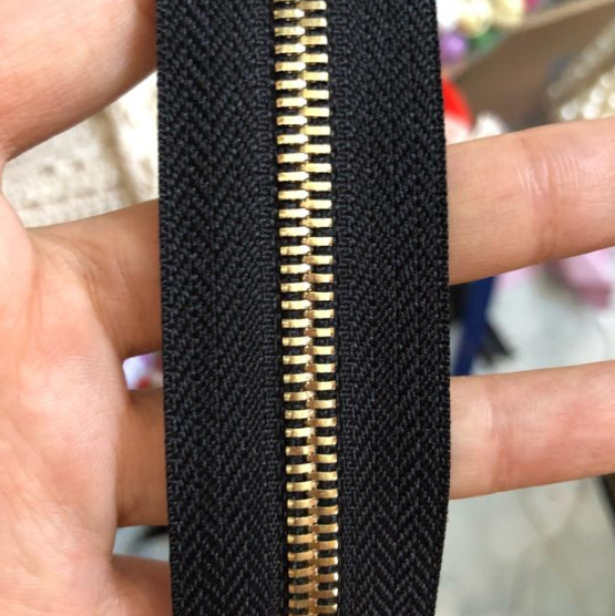 Black Zipper Puller # 5 (Excluding Tractor Head, Tractor Hitch)