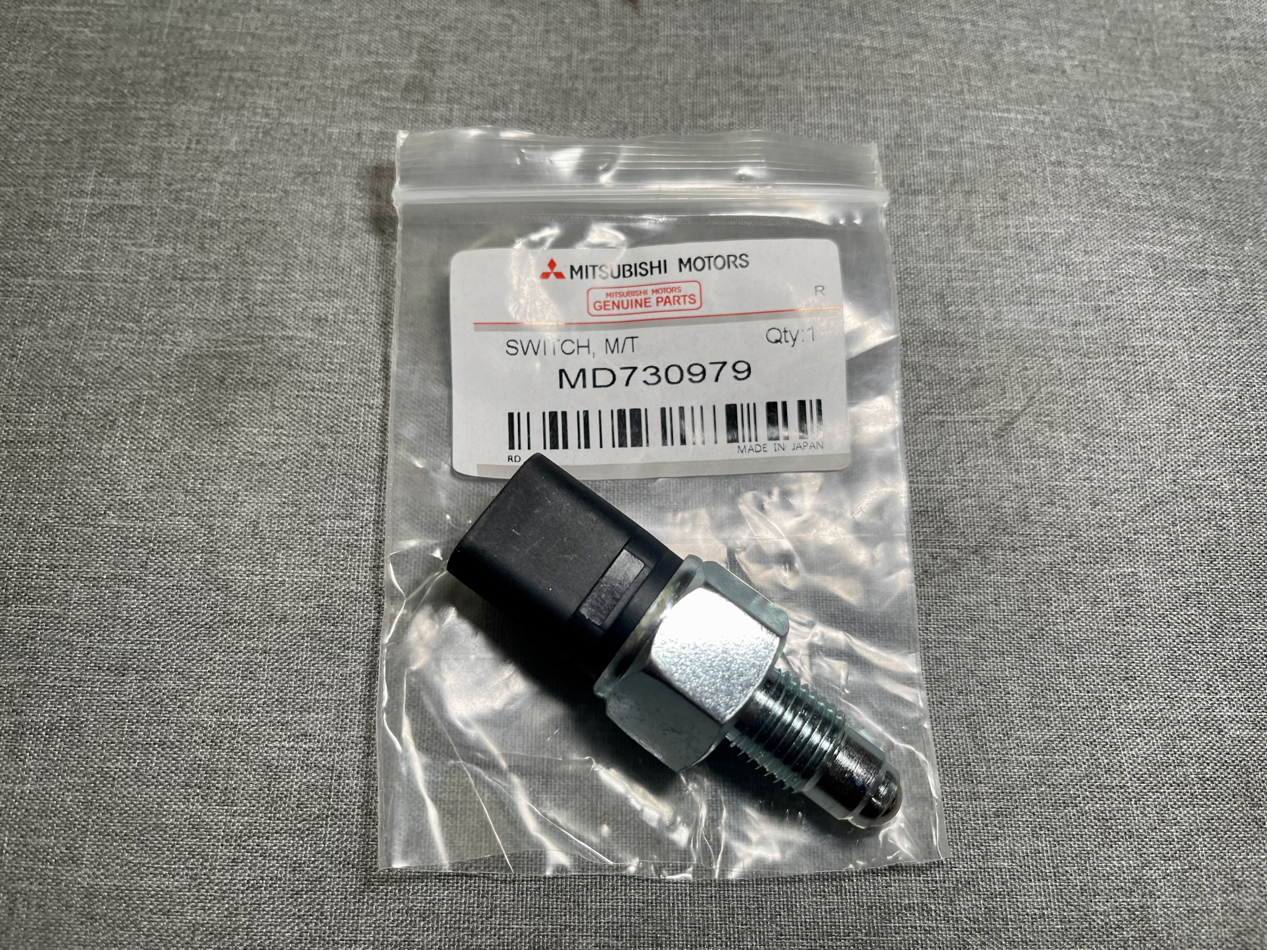 CÔNG TẮC BÁO LÙI MITSUBISHI-XPANDER HÀNG XỊN ASAKI