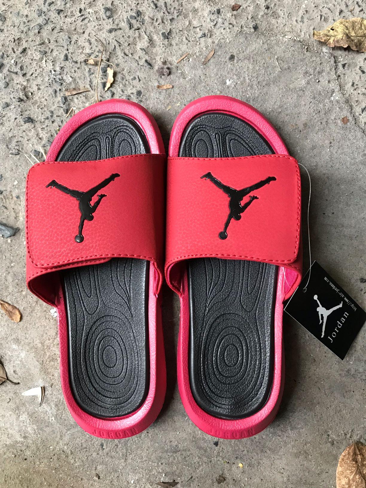 dép jordan quai ngang màu đỏ tặng hộp cho nam nữ