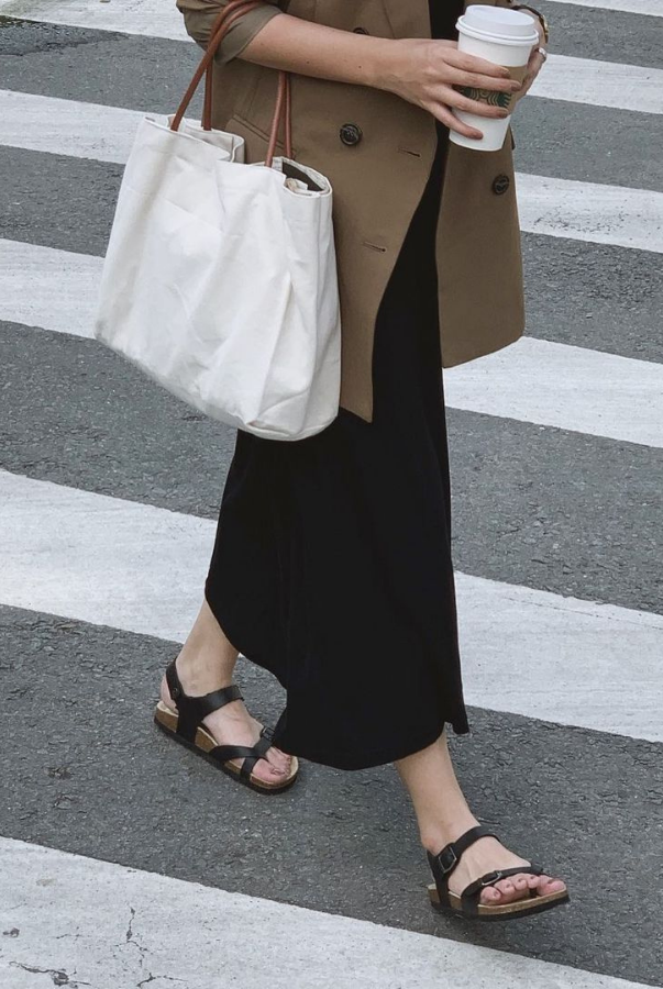 Giày Sandal đế trấu unisex xỏ ngón da pu đen