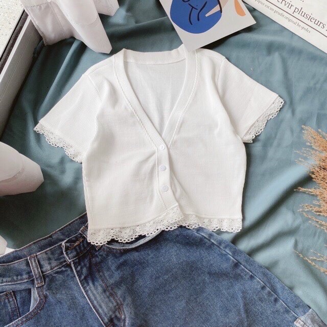 Croptop Gân Cổ V Phối Ren