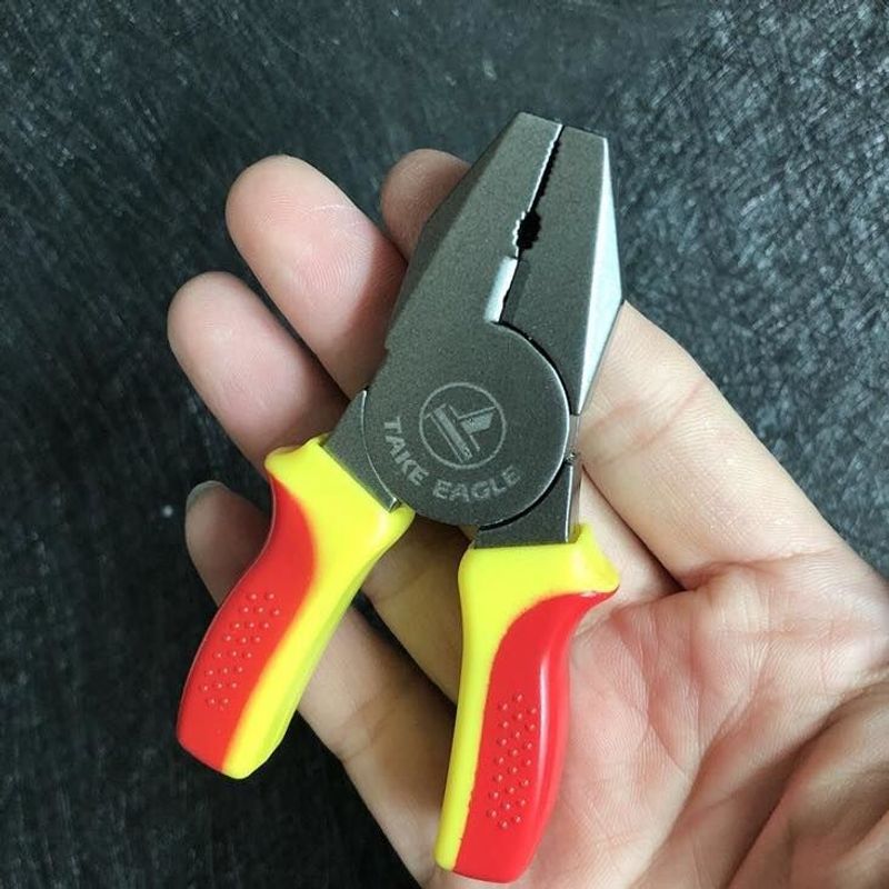 Bật Lửa hột quẹt hình Chiếc Kìm Cá Tính lạ độc siêu đáng yêu