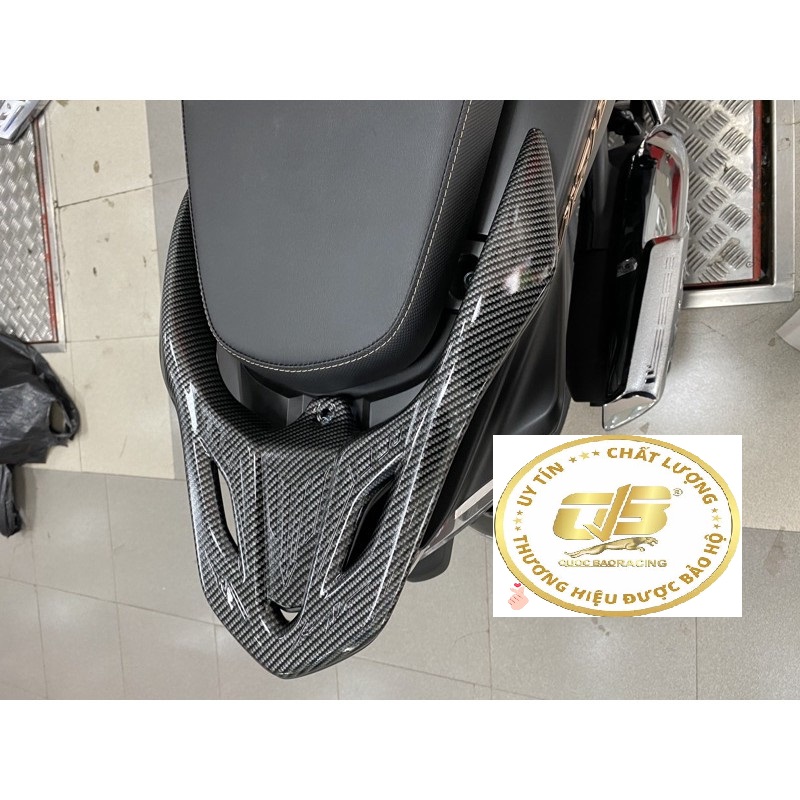 Combo 8 Món Ốp Carbon & Crom trang trí Vision 2021-2022(Ốp: thảm cao su, tay dắt, pô e, quạt, pát pô, mỏ đuôi, chụp đuôi ngay biển số )BH 1 Đ 1
