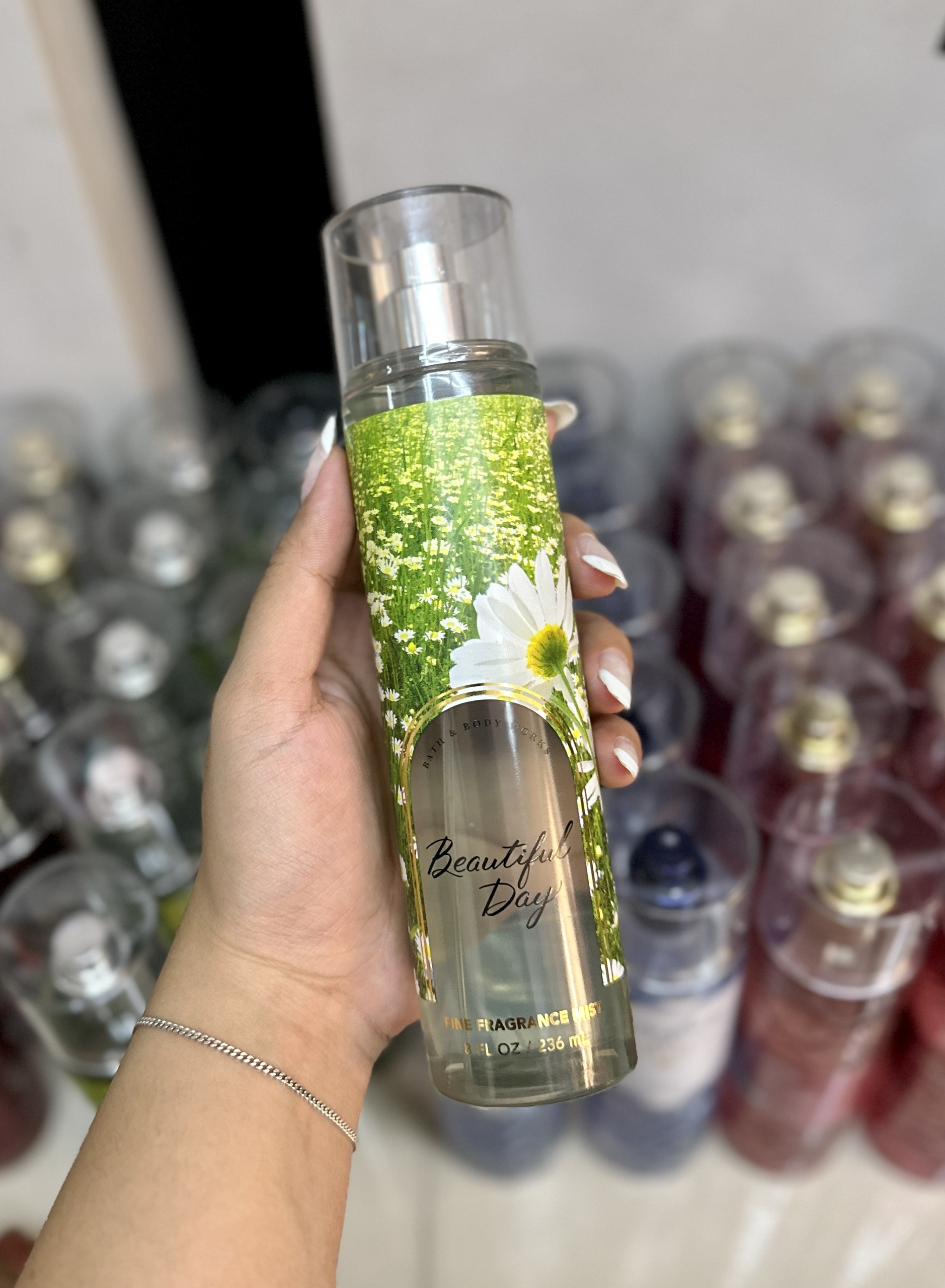 Xịt thơm toàn thân beautiful day bath and body works body mist 236ml