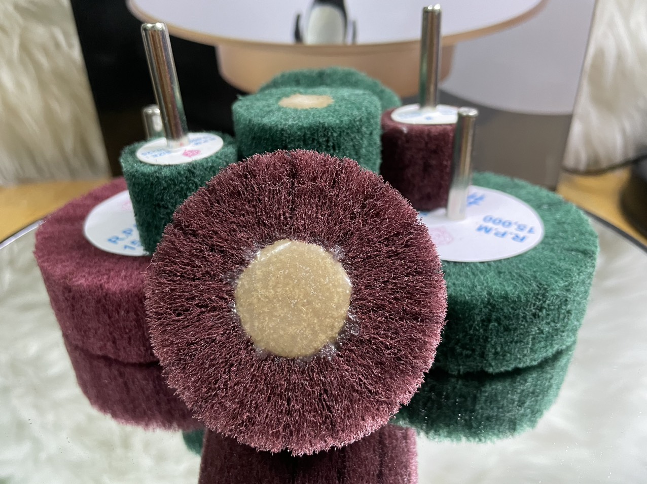 Nhám carem nỉ,Nhám trụ nỉ ,Nhám chuôi nỉ xanh đỏ kích thước 50x25mm cốt 6mm